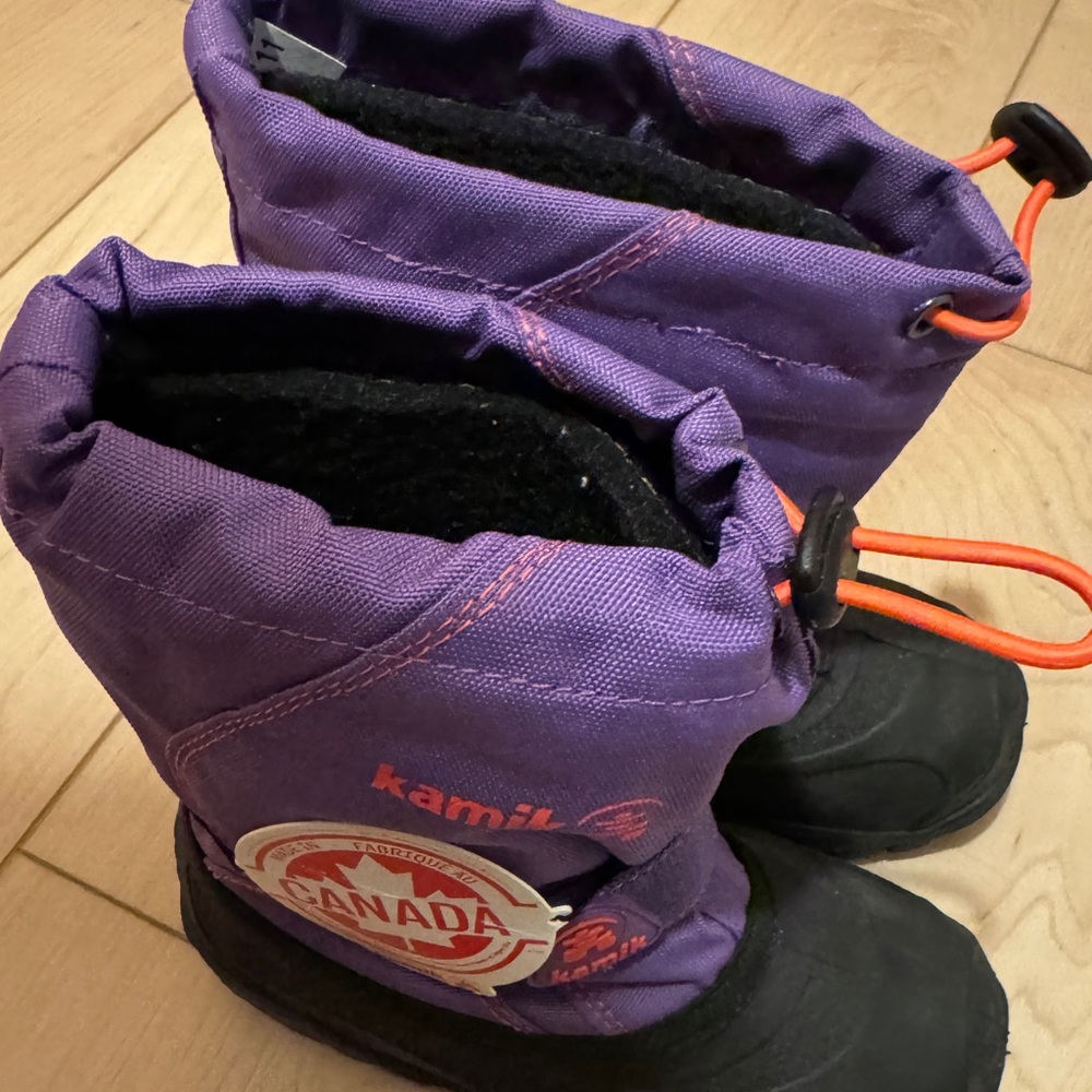snowboots size 11 nwt